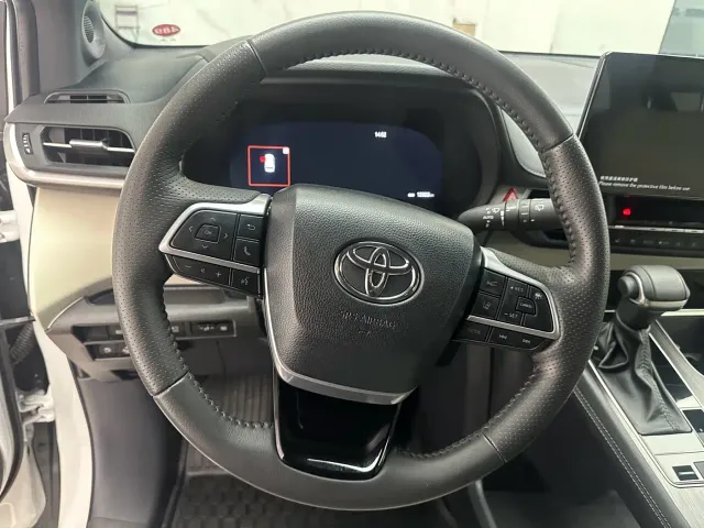 Toyota Sienna — Фото автомобиля 15
