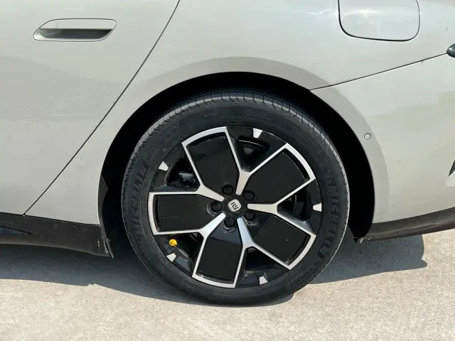 Xiaomi SU7 — Фото автомобиля 14
