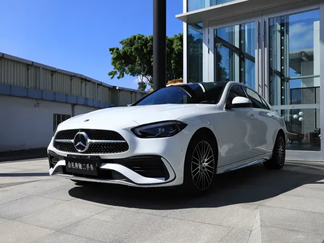Фотография автомобиля — Mercedes-Benz C-Class