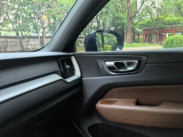 Volvo Volvo XC60 2022 B5 AWD R-Design — Фото автомобиля 10