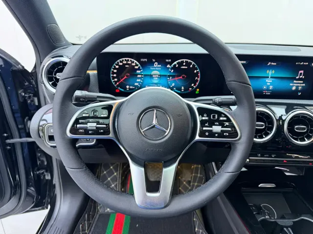 Mercedes-Benz A-Class — Фото автомобиля 11