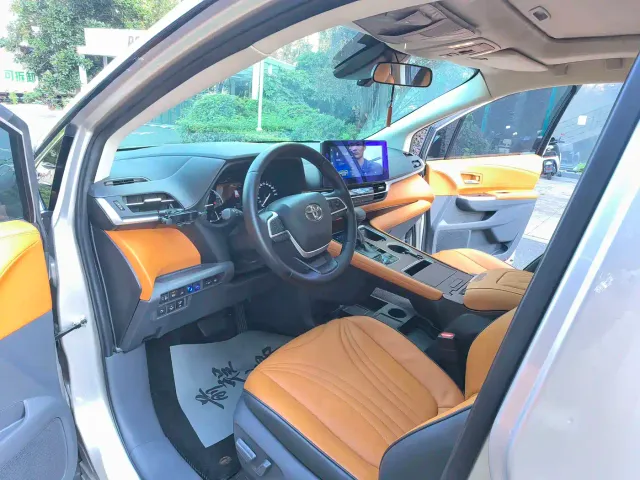 Toyota Sienna — Фото автомобиля 6