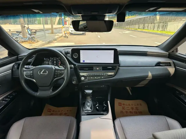 Lexus ES — Фото автомобиля 11