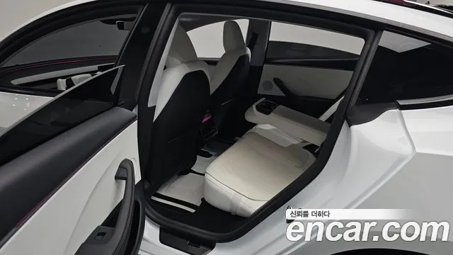 Tesla Model 3 — Фото автомобиля 26