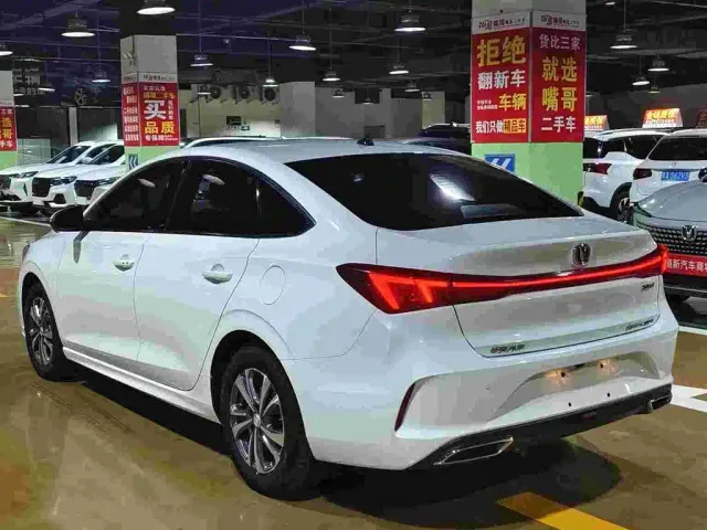 Changan Eado — Фото автомобиля 8