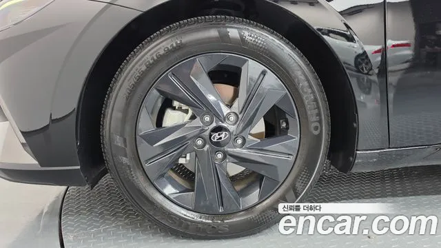 Hyundai Avante CN7 — Фото автомобиля 5
