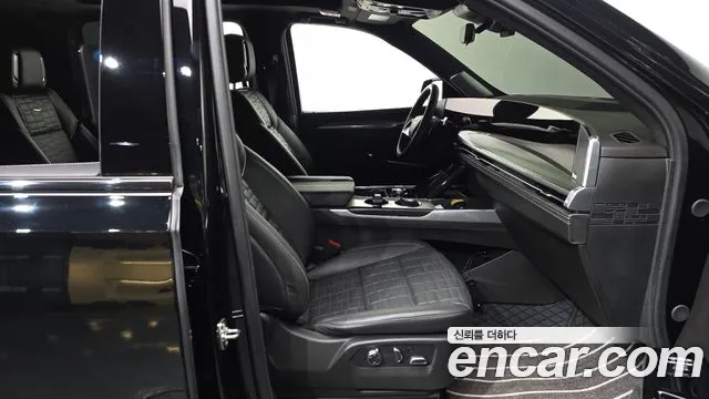 Cadillac Escalade — Фото автомобиля 16