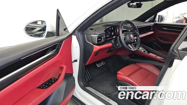 Porsche Macan Electric — Фото автомобиля 15