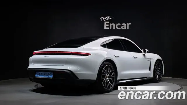 Porsche Taycan — Фото автомобиля 2