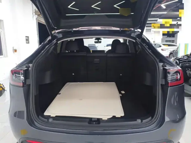Tesla Model Y — Фото автомобиля 18