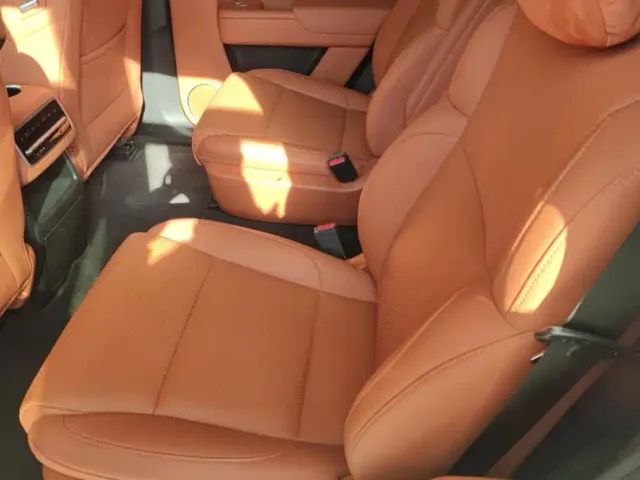 Li Auto L8 — Фото автомобиля 11