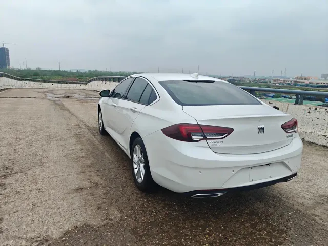 Buick Regal — Фото автомобиля 4