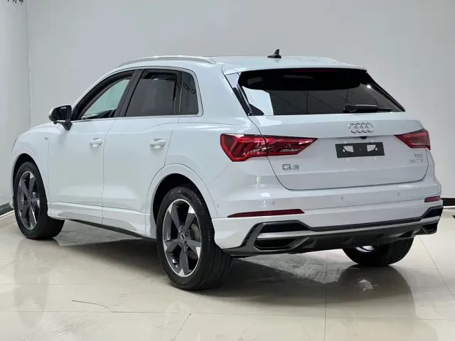 Audi Q3 — Фото автомобиля 4