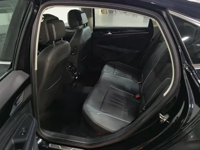 Volkswagen Passat — Фото автомобиля 15
