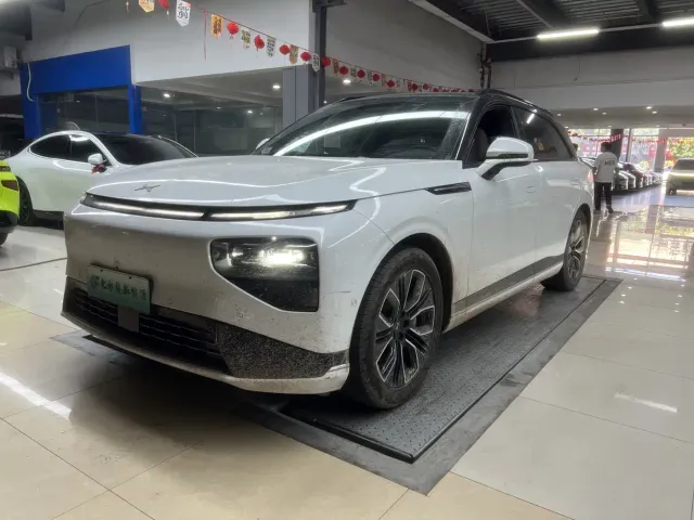 Xpeng G9 — Фото автомобиля 2