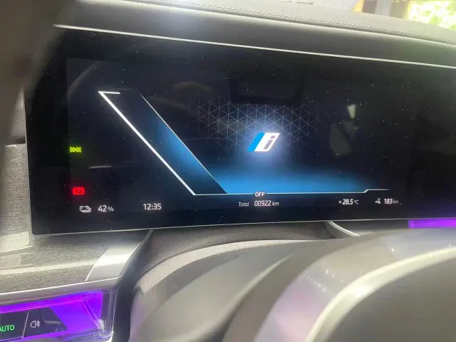 BMW i7 — Фото автомобиля 6