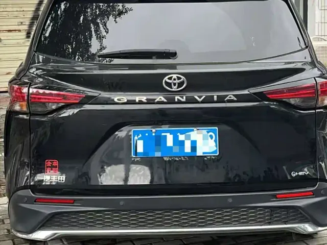 Toyota Granvia — Фото автомобиля 3