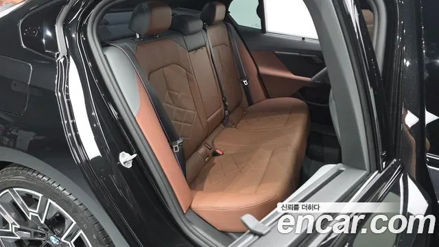 BMW 5 Series G60 — Фото автомобиля 12