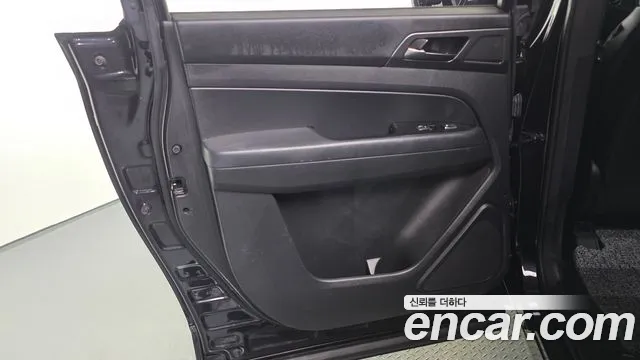 KG_Mobility_Ssangyong Rexton Новый Rexton Sport Khan Дизель 2.2 4WD — Фото автомобиля 23