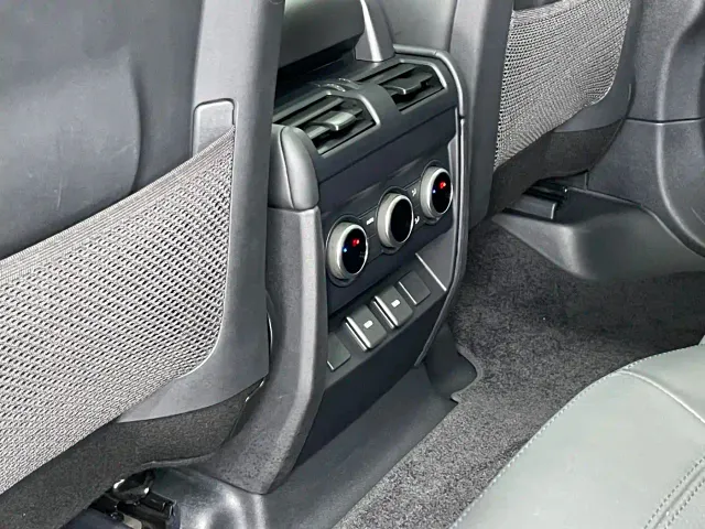 Land Rover Defender — Фото автомобиля 18