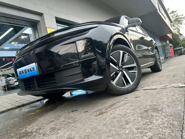 Li Auto L6 — Фото автомобиля 9