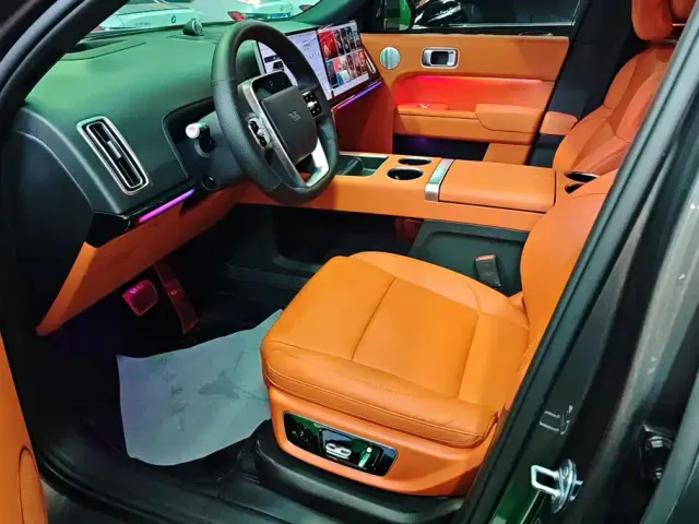 Li Auto L8 — Фото автомобиля 9