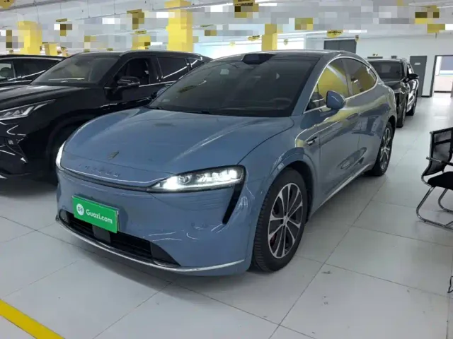 Фотография автомобиля — Luxeed R7