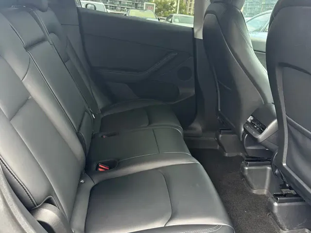 Tesla Model Y — Фото автомобиля 14