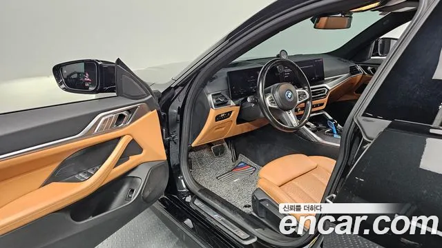 BMW i4 — Фото автомобиля 10