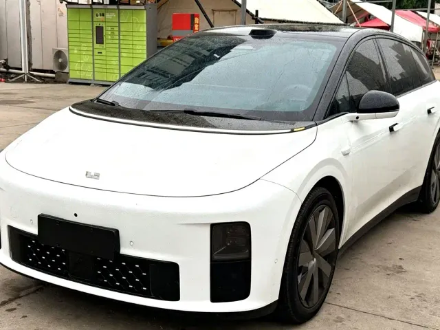 Фотография автомобиля — Li Auto i6
