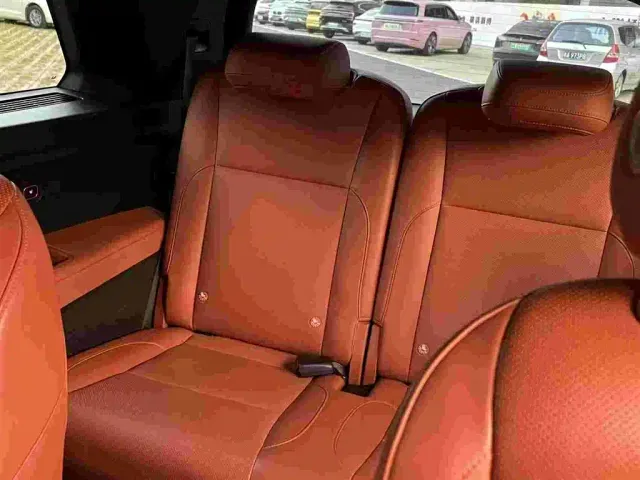 Li Auto L9 — Фото автомобиля 8