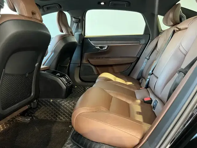 Volvo S90 — Фото автомобиля 9