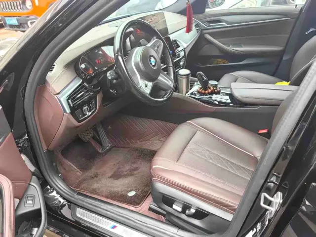 BMW 5 Series — Фото автомобиля 5