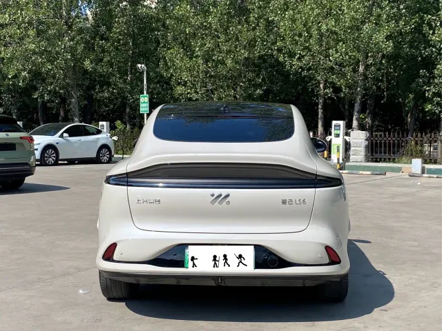 IM Motors LS6 — Фото автомобиля 8