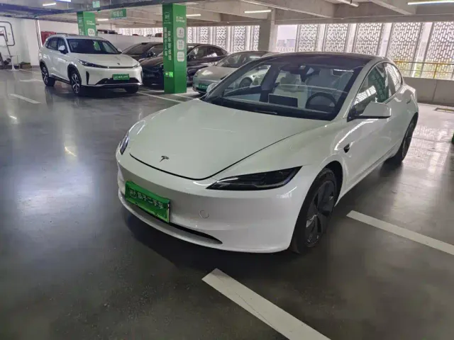 Фотография автомобиля — Tesla Model 3
