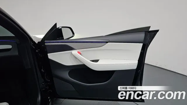 Tesla Model Y — Фото автомобиля 13