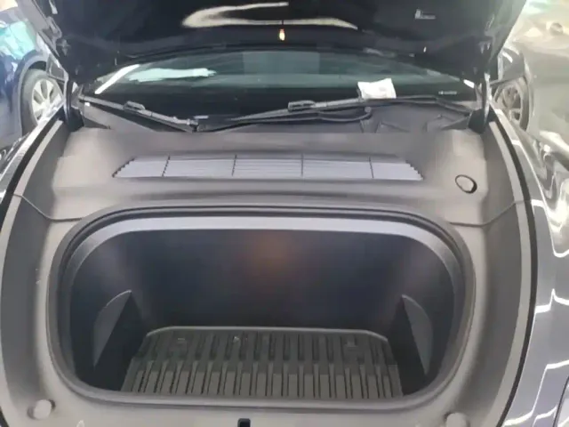 Tesla Model Y — Фото автомобиля 19