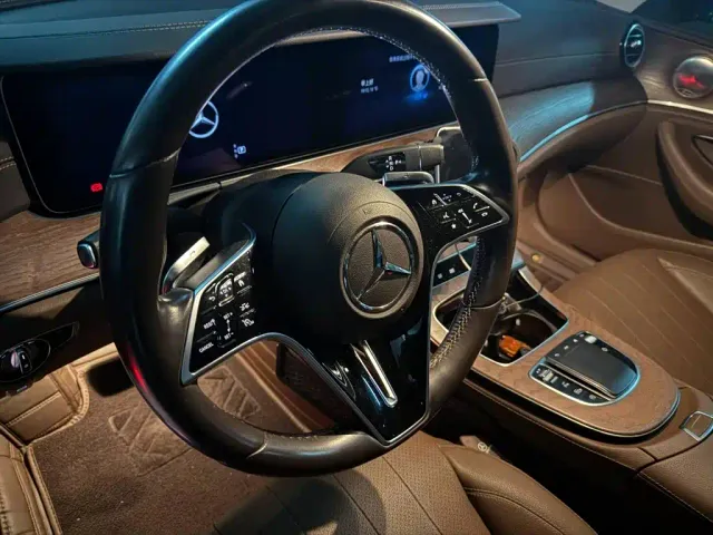 Mercedes-Benz E-Class — Фото автомобиля 6