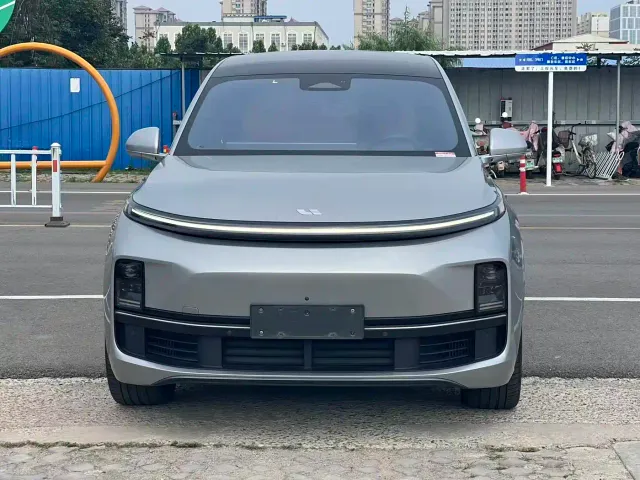 Li Auto L8 — Фото автомобиля 2