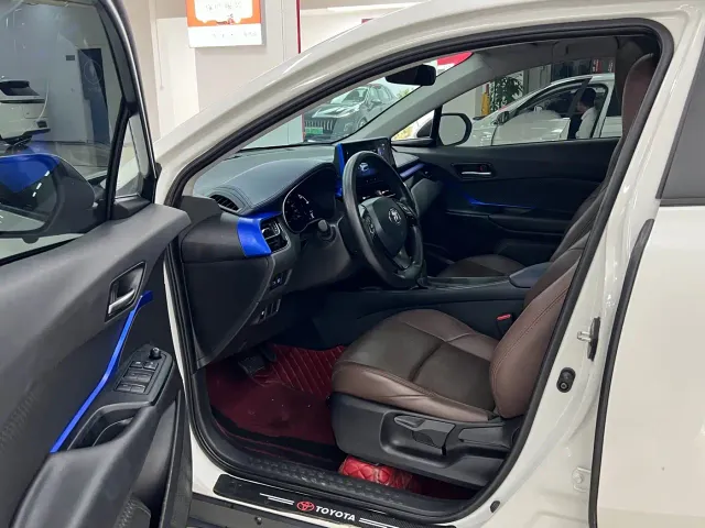 Toyota C-HR — Фото автомобиля 4