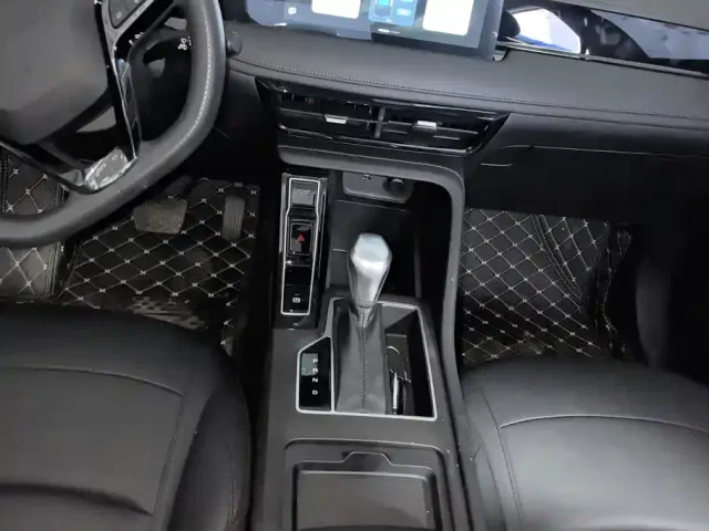 Roewe i5 — Фото автомобиля 16