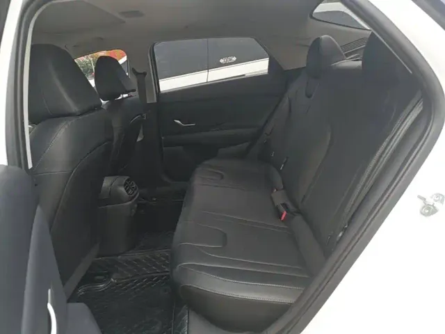 Hyundai Elantra — Фото автомобиля 16