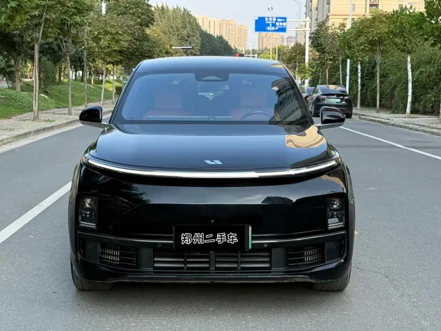 Li Auto L8 — Фото автомобиля 2