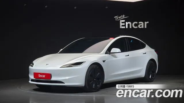 Фотография автомобиля — Tesla Model 3