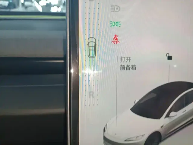 Tesla Model 3 — Фото автомобиля 13