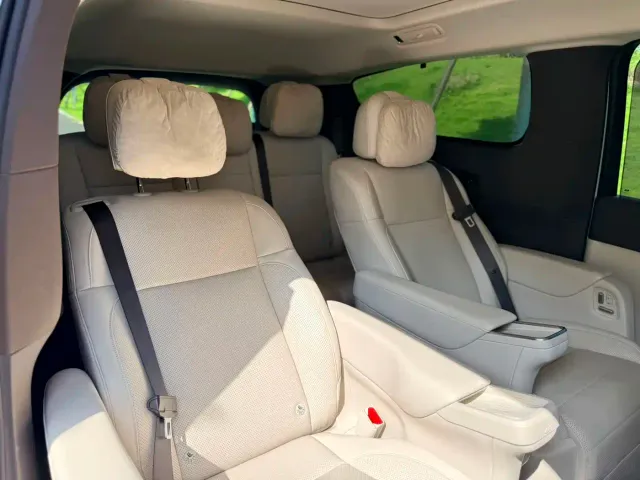 Li Auto MEGA — Фото автомобиля 15