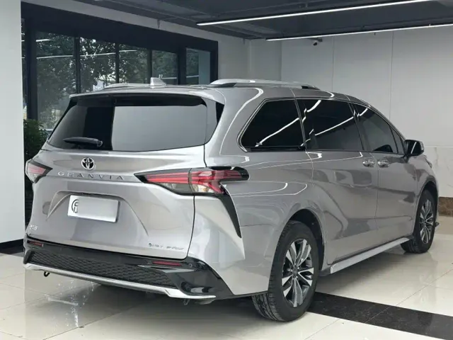 Toyota Granvia — Фото автомобиля 12