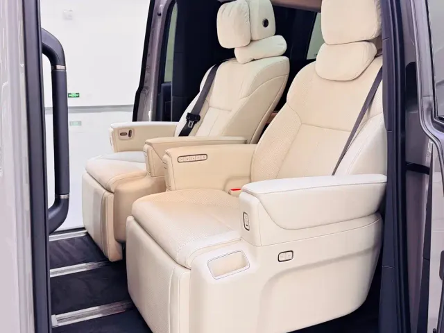 Li Auto MEGA — Фото автомобиля 9