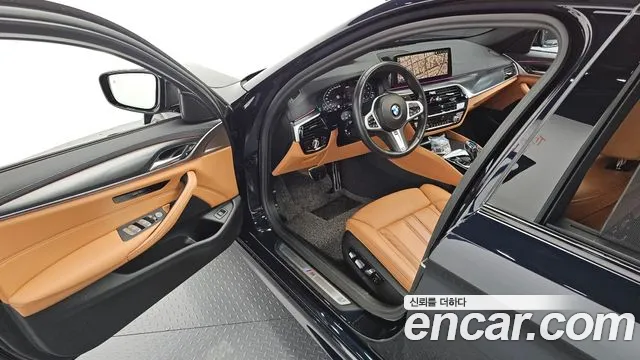 BMW 5 Series G30 — Фото автомобиля 11