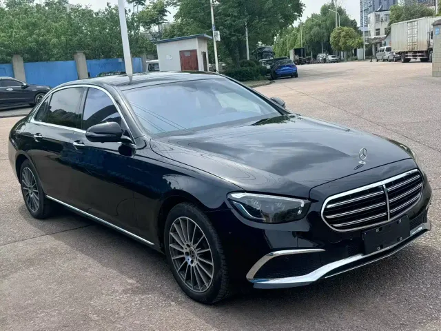 Mercedes-Benz E-Class — Фото автомобиля 3